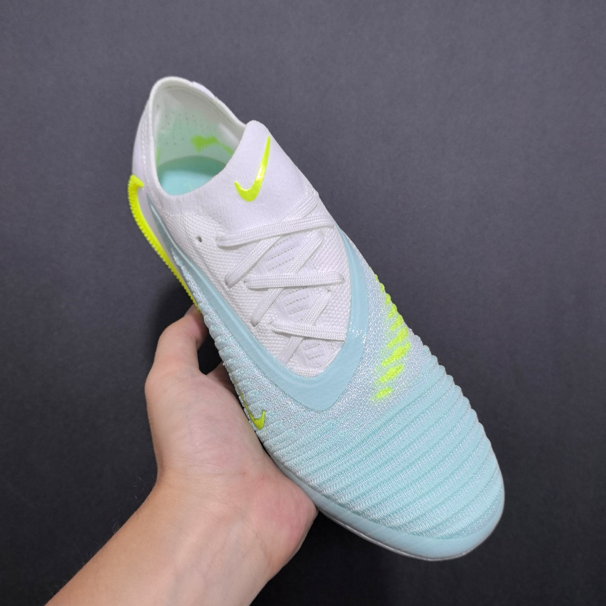 Chuteira Campo Nike Phantom GX 6 FG Elite + Brindes