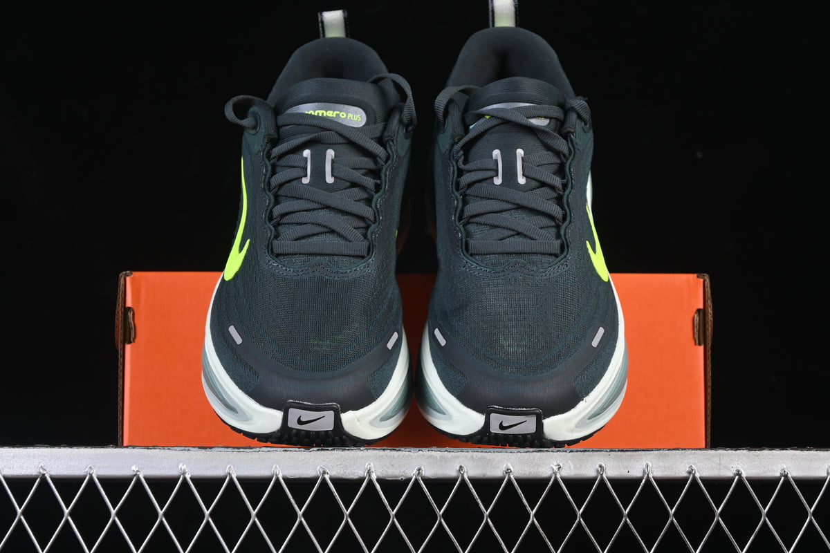 Tênis Nike Air Zoom Vomero Plus