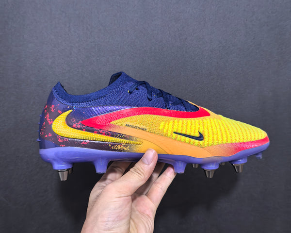Chuteira Campo Nike Phantom GX 6 SG Elite + Brindes